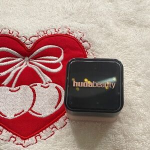 Huda Beauty Loose setting Powder